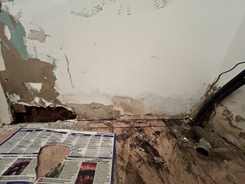 Fuite derrière cabine de douche à Orange Vaucluse 