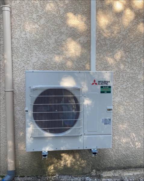 Groupe extérieure pour installation gainable à Orange Vaucluse 84100 entreprise PCC plomberie chauffage et confort 