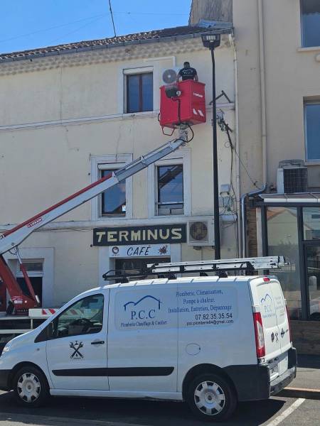 Installation groupe extérieure climatisation HEIWA à Orange proche d'Avignon dans le Vaucluse 